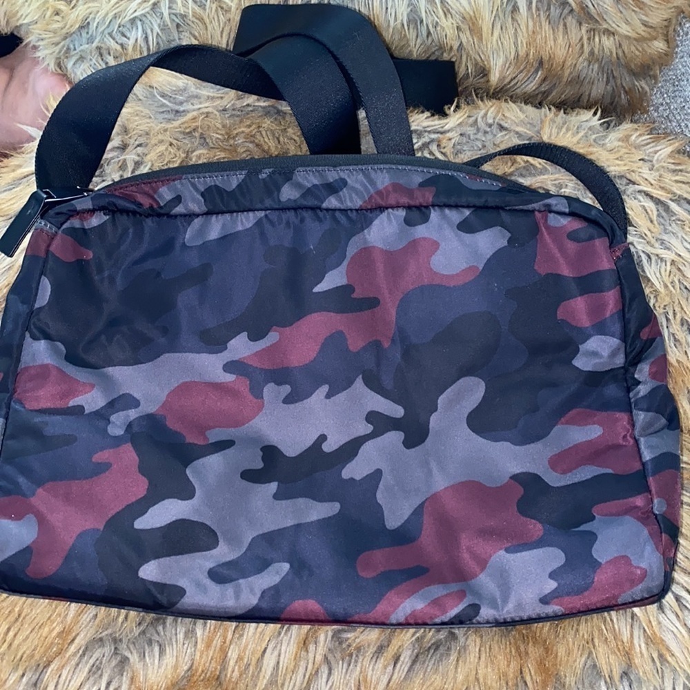 Michael Kors Black Camo Messenger Bag Men’s - Picture 4 of 7